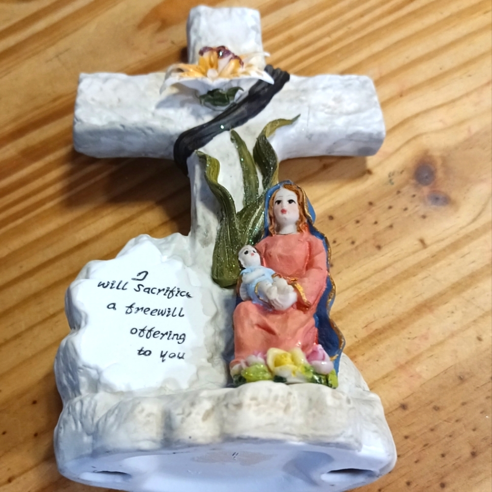 ♥️♥️♥️ Beautiful porcelain cross decor/gift